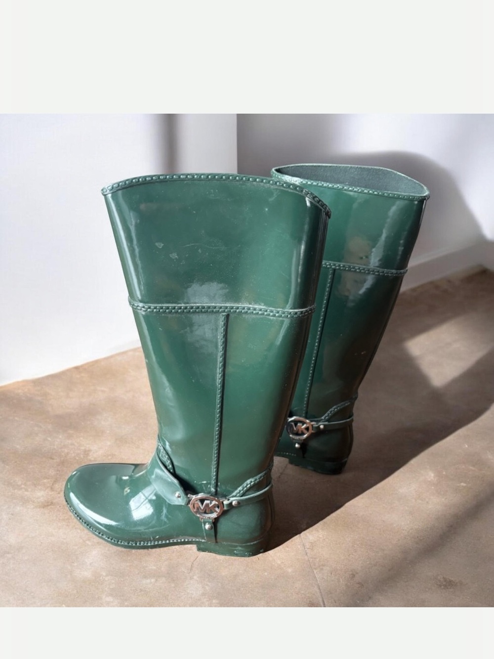 Michael Kors Forest Green Glossy Knee Rain Boots with MK Emblem 🐛